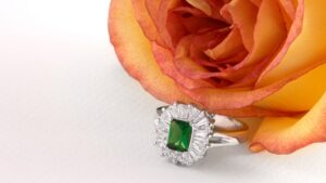Diamonds Vs. Emeralds: What’s the Difference?